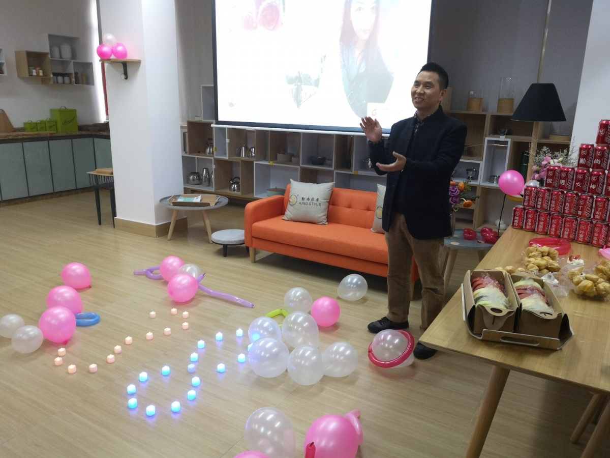 老板.jpg 老板.jpg